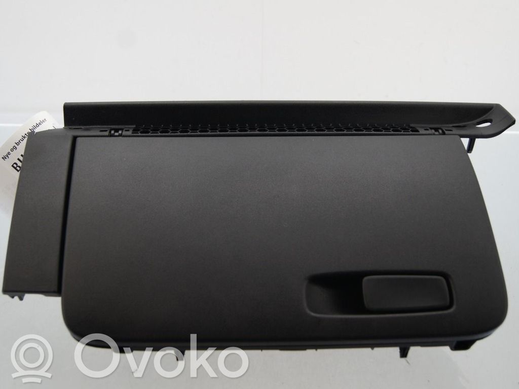 Audi A1 Schowek deski rozdzielczej 