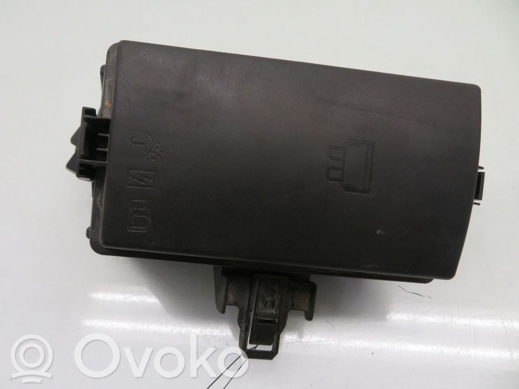 Volkswagen PASSAT B8 Set scatola dei fusibili 