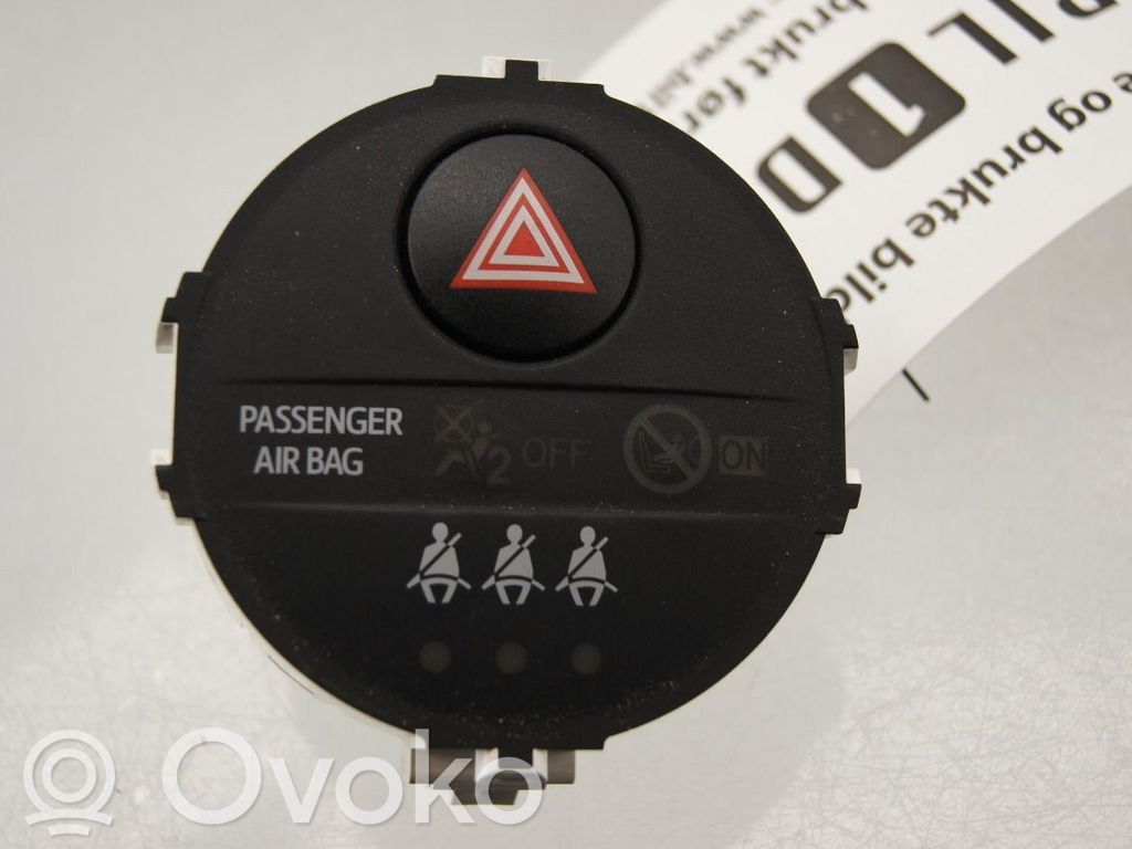 Toyota Yaris Interruttore luci di emergenza 