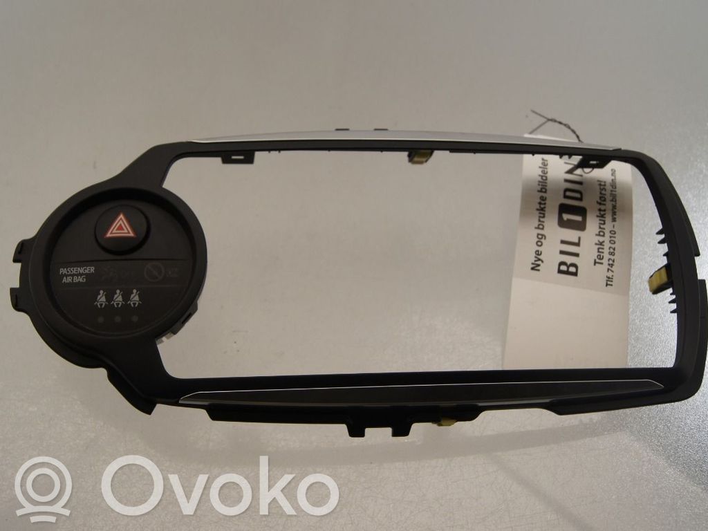 Toyota Yaris Interruttore luci di emergenza 