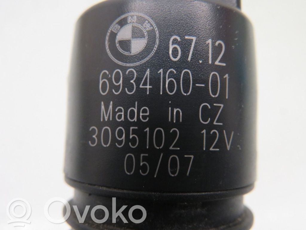 BMW X5 E70 Pompa spryskiwacza szyby przedniej / czołowej 