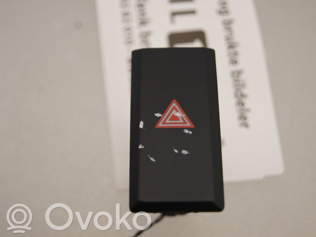 Toyota Prius (XW50) Botón interruptor de luz de peligro