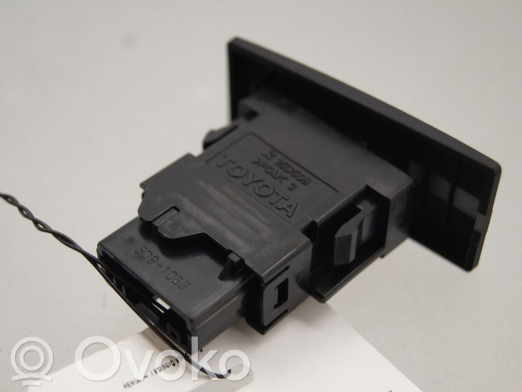 Toyota Prius (XW50) Botón interruptor de luz de peligro