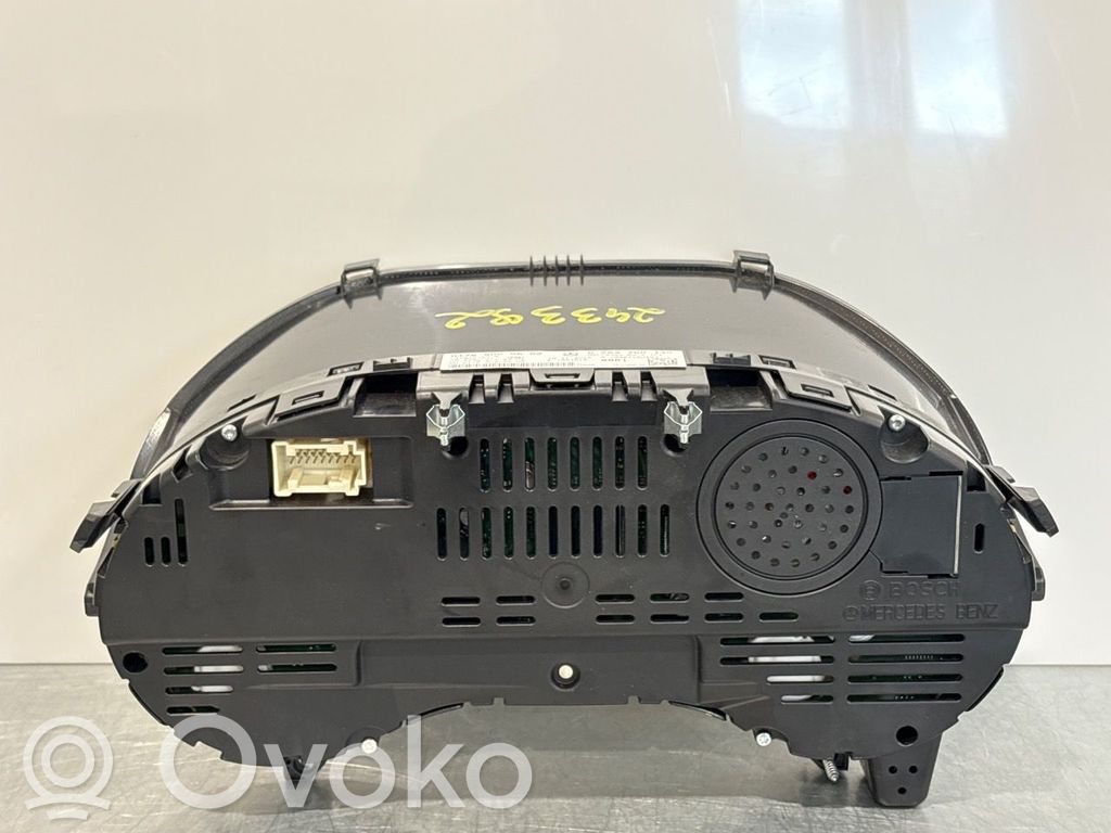 Mercedes-Benz A W176 Vitezometru (grup de instrumente) 