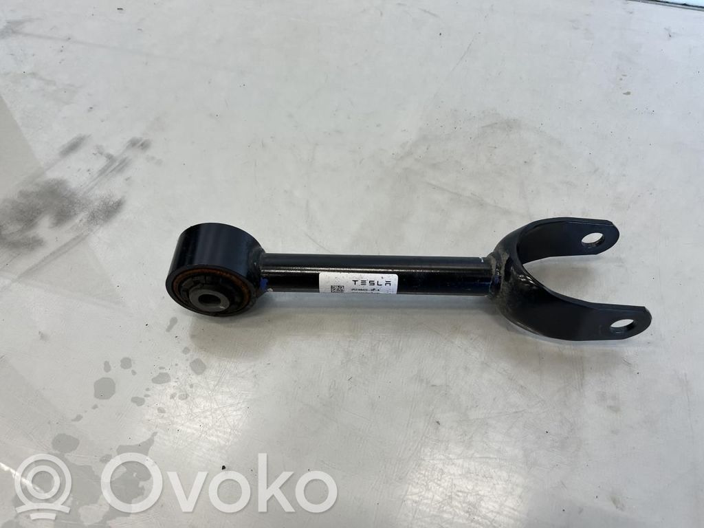 Tesla Model Y Juniper Wahacz przedni 
