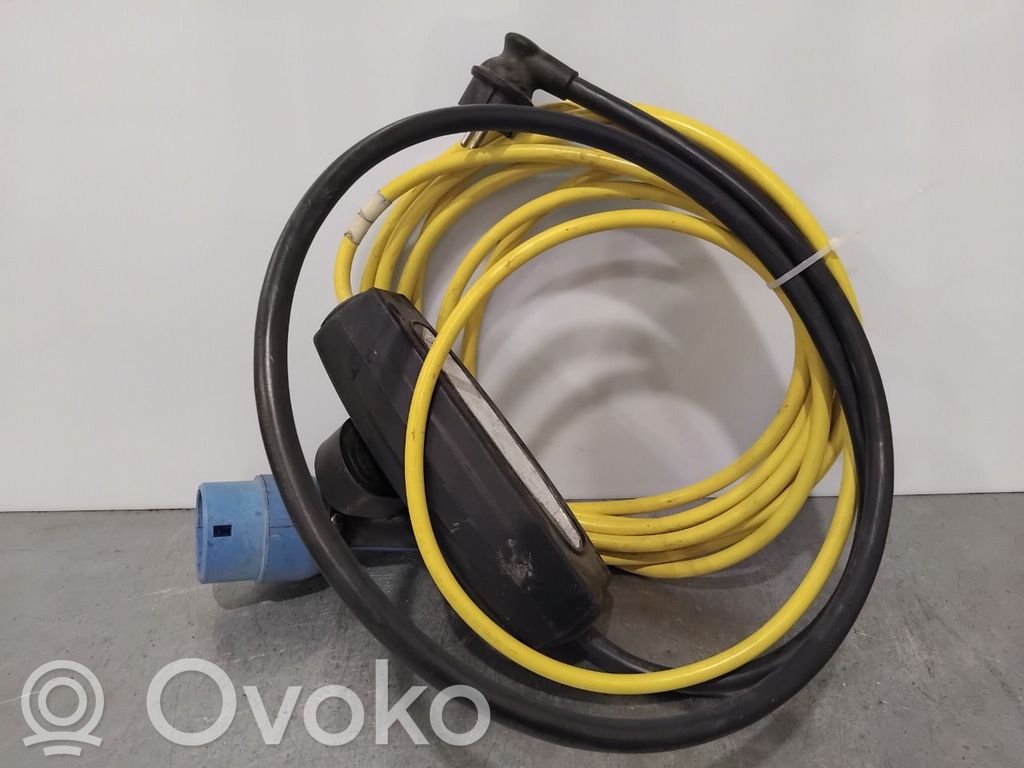 Mercedes-Benz C W205 Sähköauton latauskaapeli
