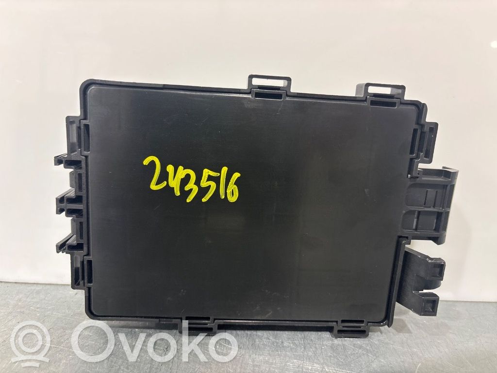 Tesla Model S Set scatola dei fusibili