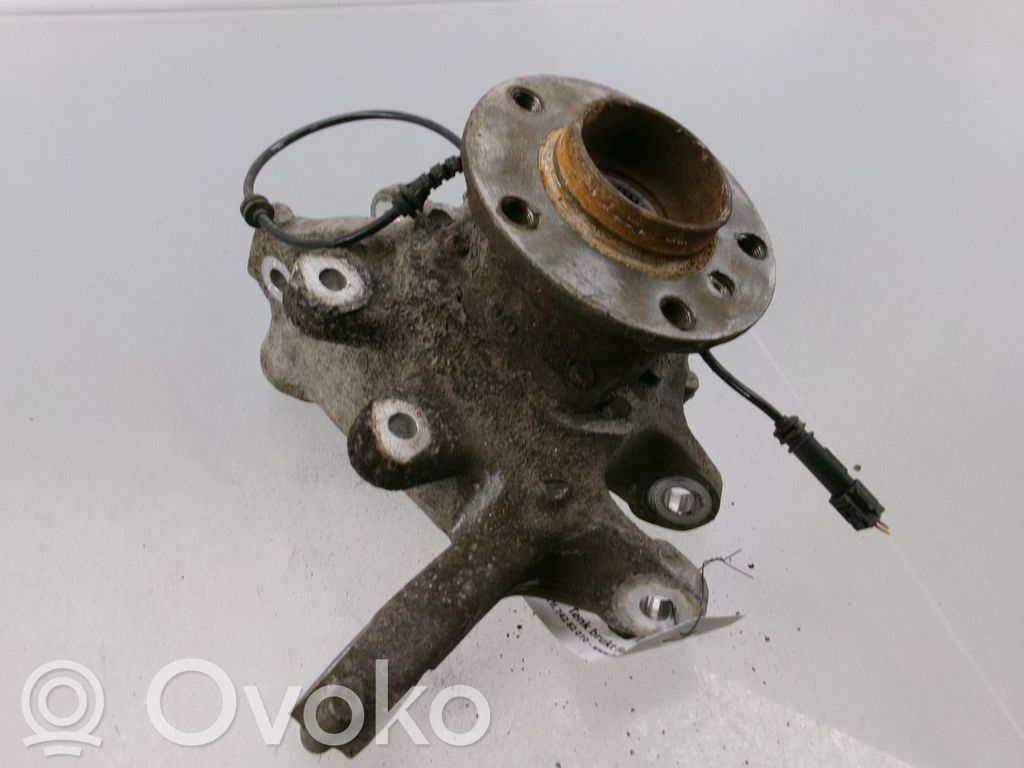BMW 5 F10 F11 Olka-akselin laakeripesä 