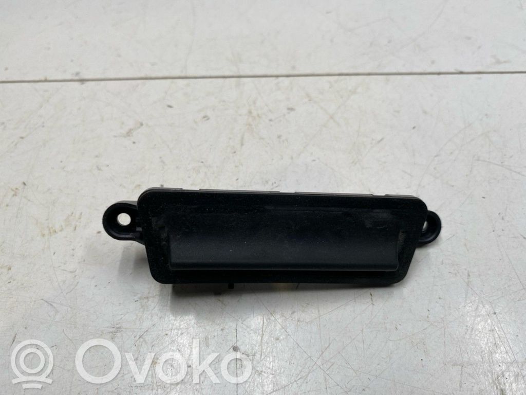 Tesla Model Y Juniper Interrupteur d'ouverture de coffre