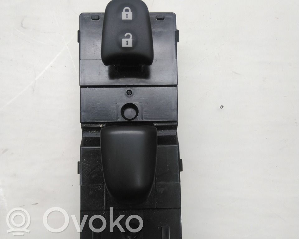 Nissan Qashqai Przyciski szyb 
