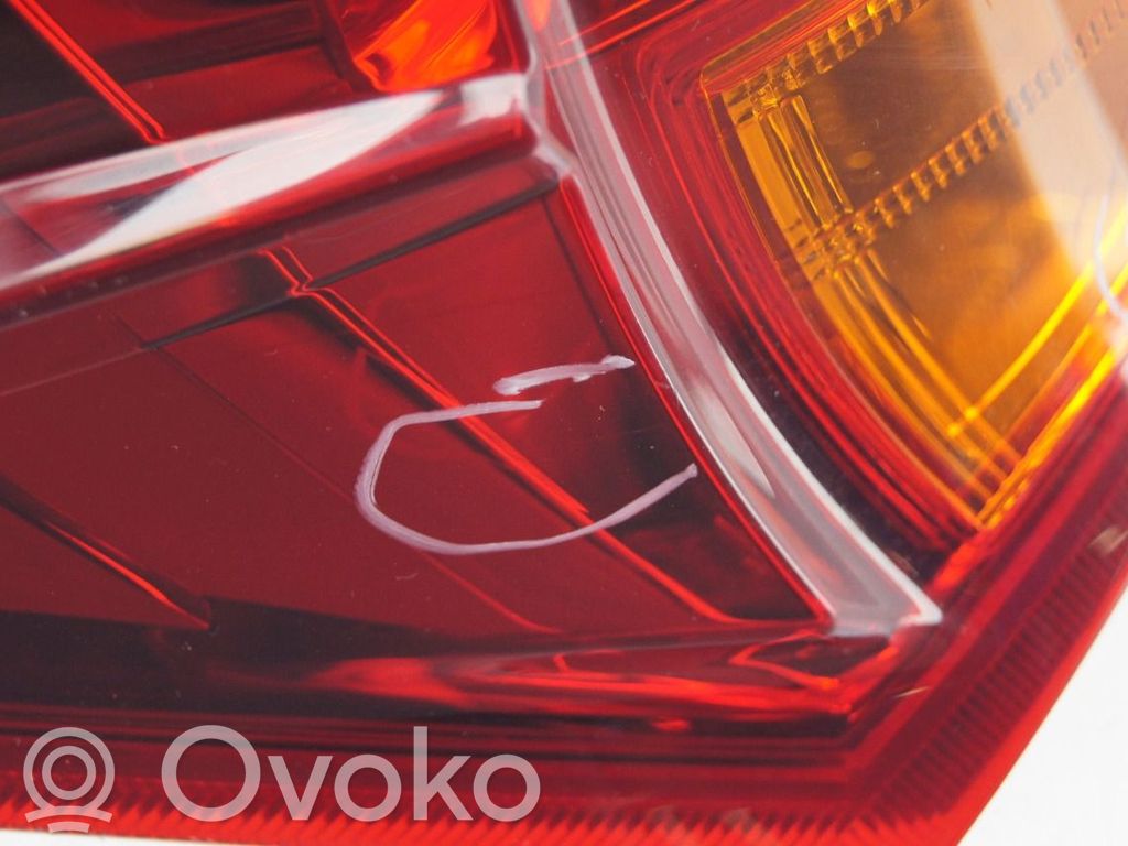 Toyota Auris E180 Luz trasera/de freno