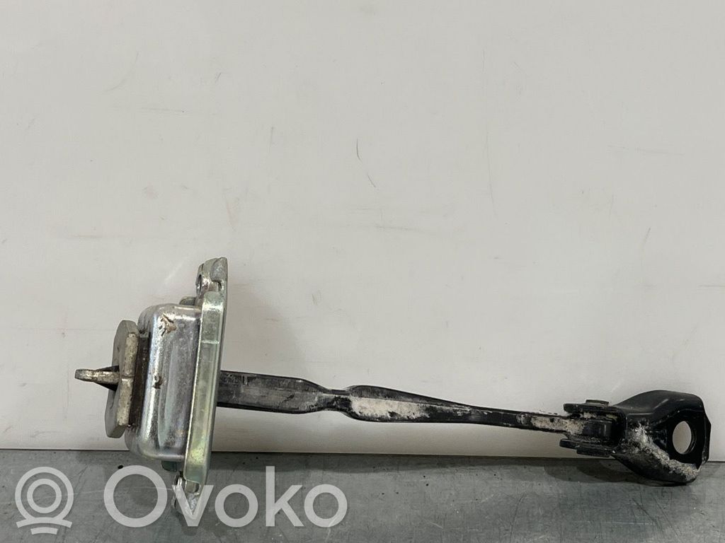 Nissan Qashqai Etuoven pidätin 