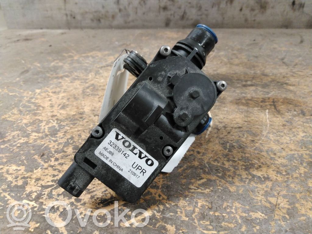 Volvo C40 Pompă apă 