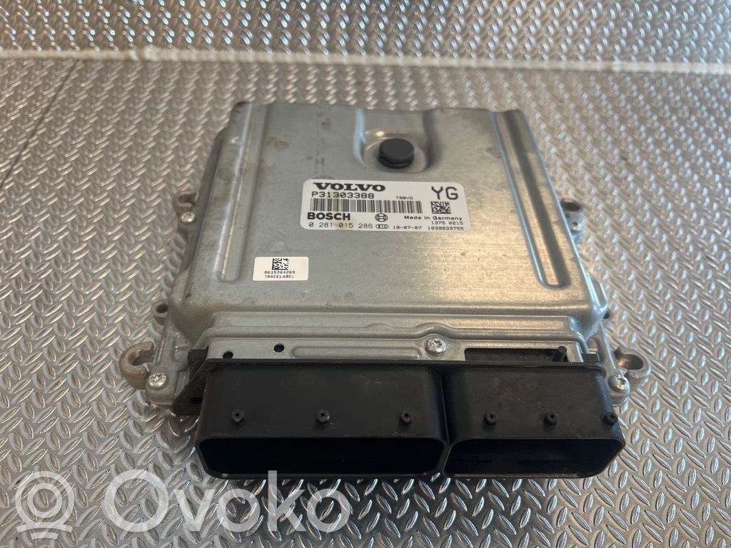 Volvo V70 Moottorin ohjainlaite/moduuli (käytetyt) 