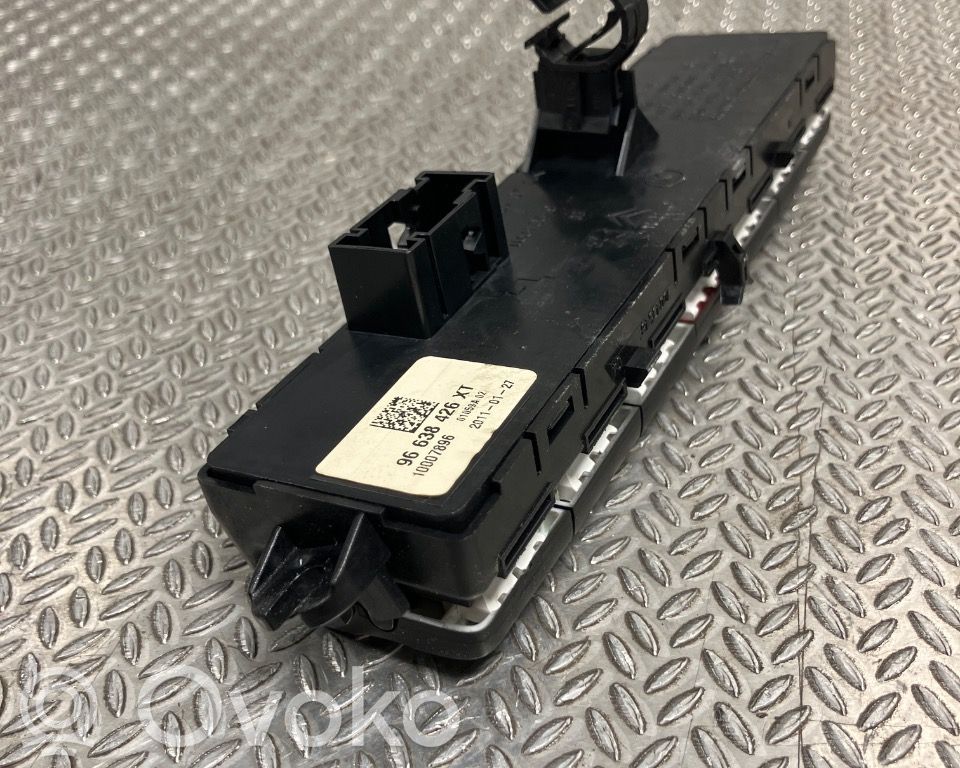 Peugeot 5008 Botón interruptor de luz de peligro 
