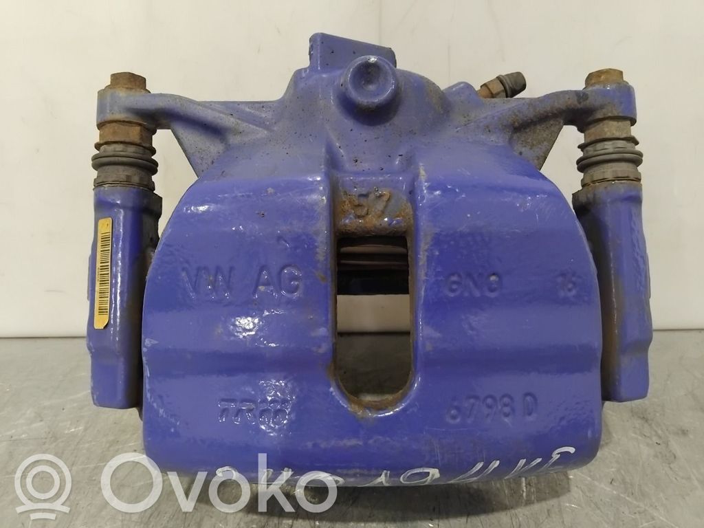 Volkswagen PASSAT B8 Zacisk hamulcowy przedni 