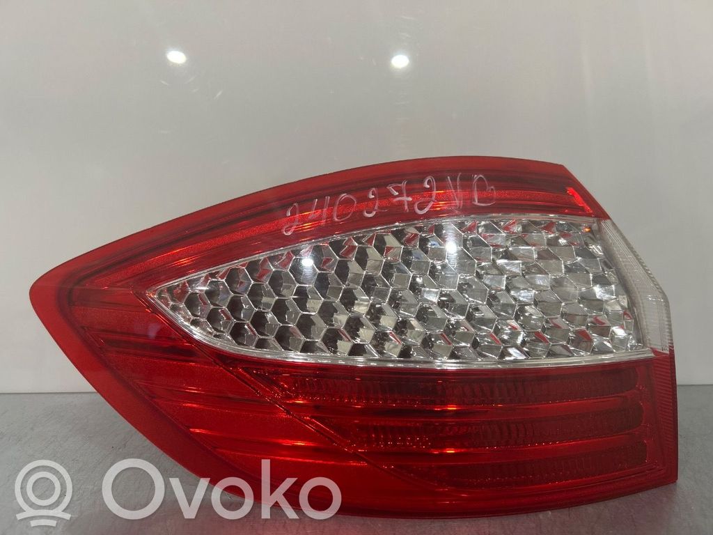 Ford Mondeo MK IV Aizmugurējais lukturis virsbūvē 