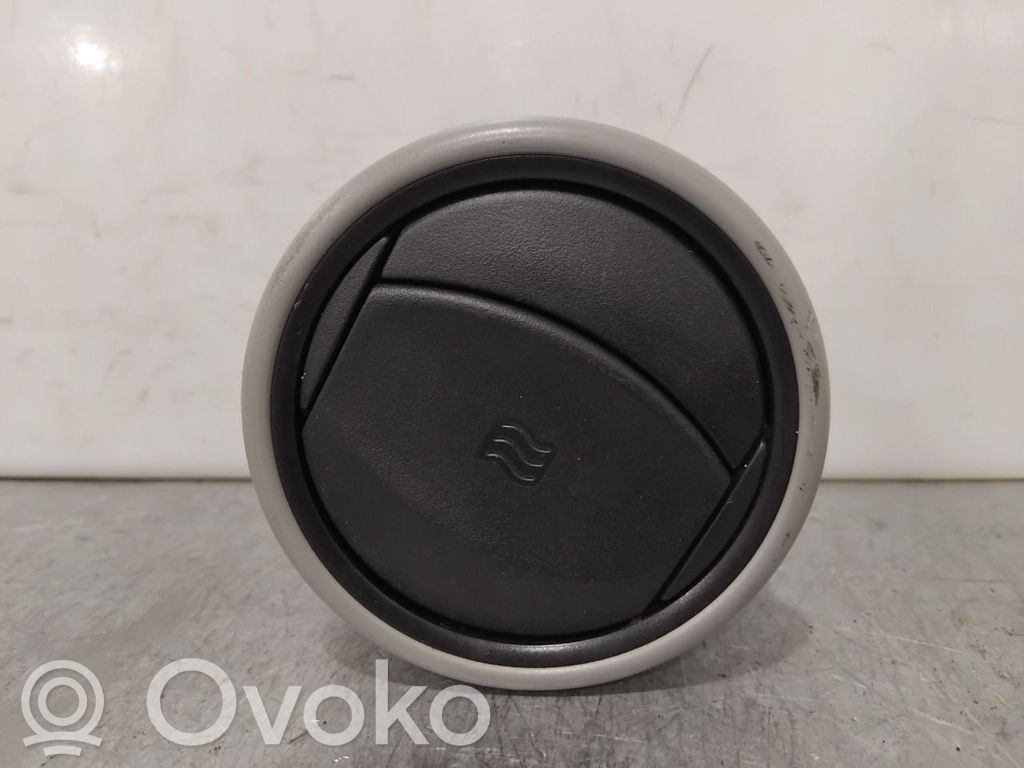 Citroen Berlingo Dysze / Kratki środkowego nawiewu deski rozdzielczej 