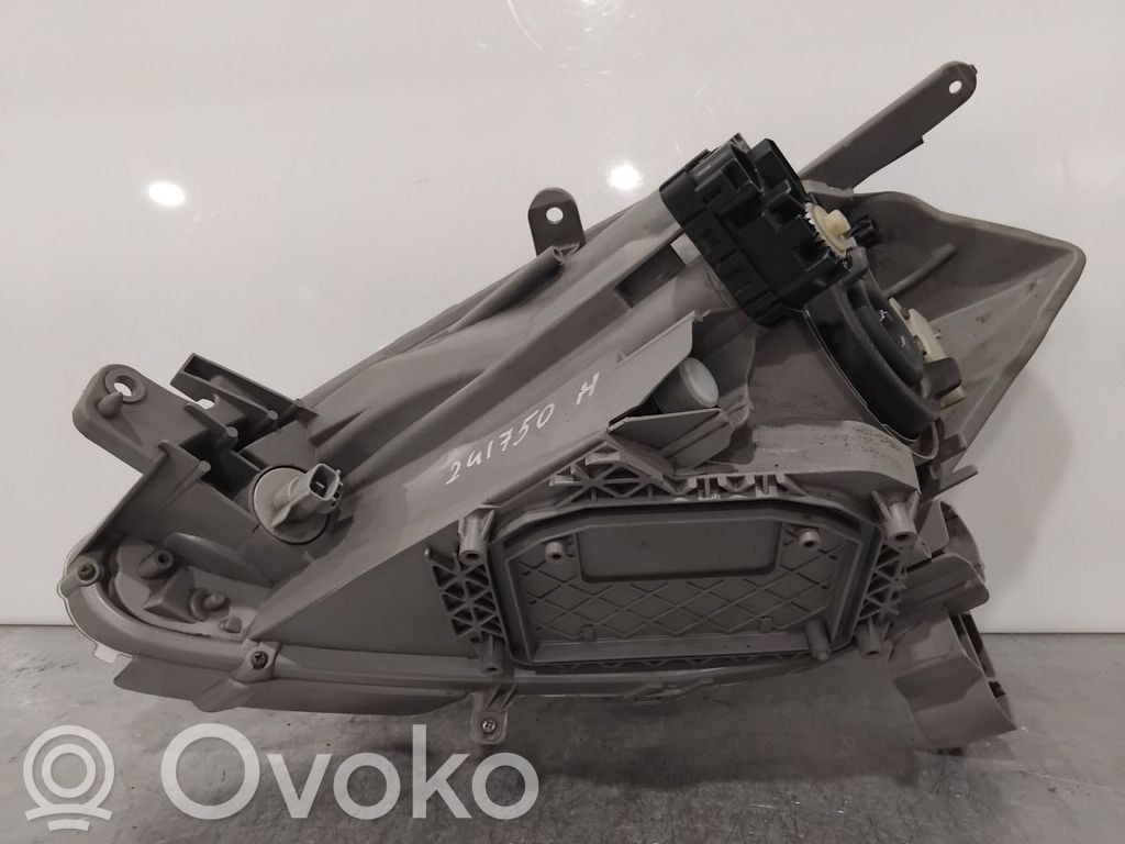 Subaru Justy Lampa przednia 