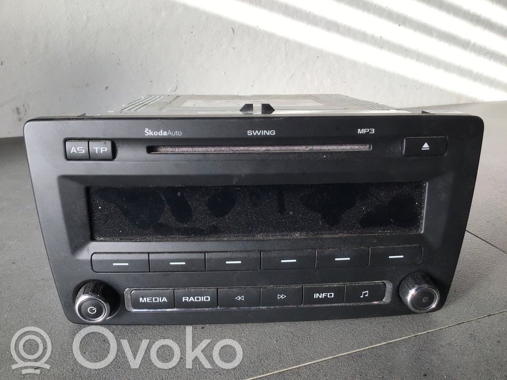 Skoda Octavia Mk2 (1Z) Panel / Radioodtwarzacz CD/DVD/GPS 