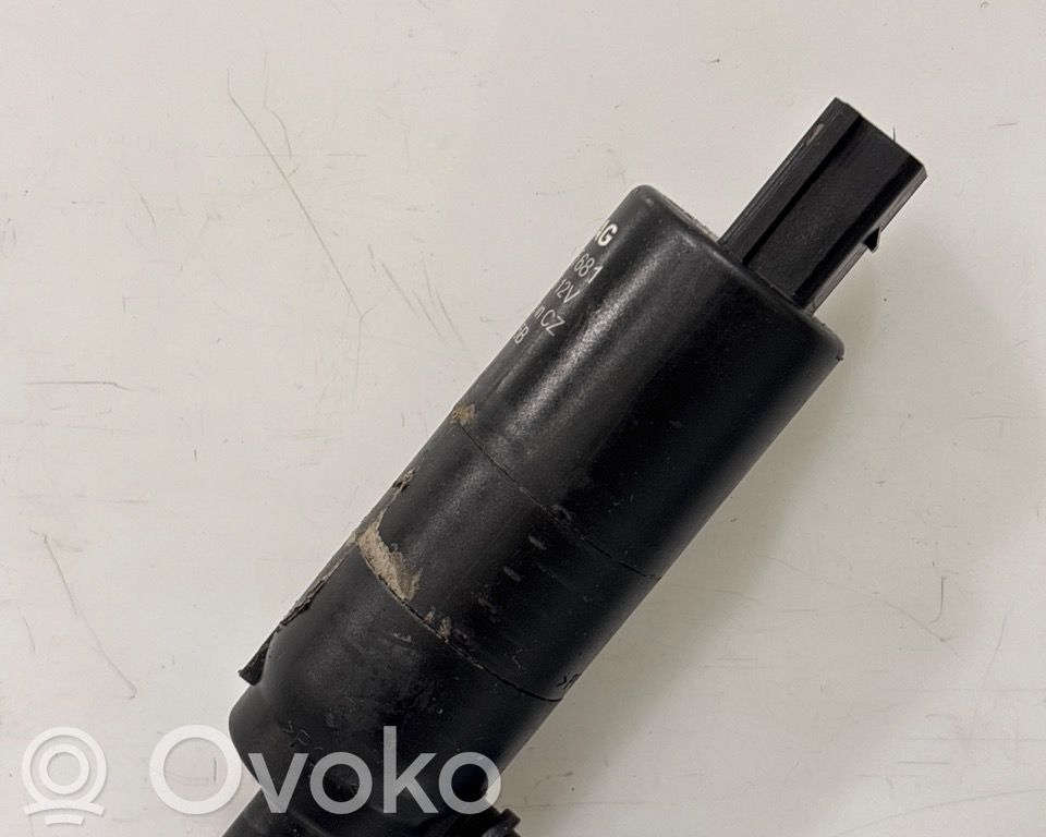 Volkswagen Golf VI Pompa spryskiwacza szyby przedniej / czołowej 