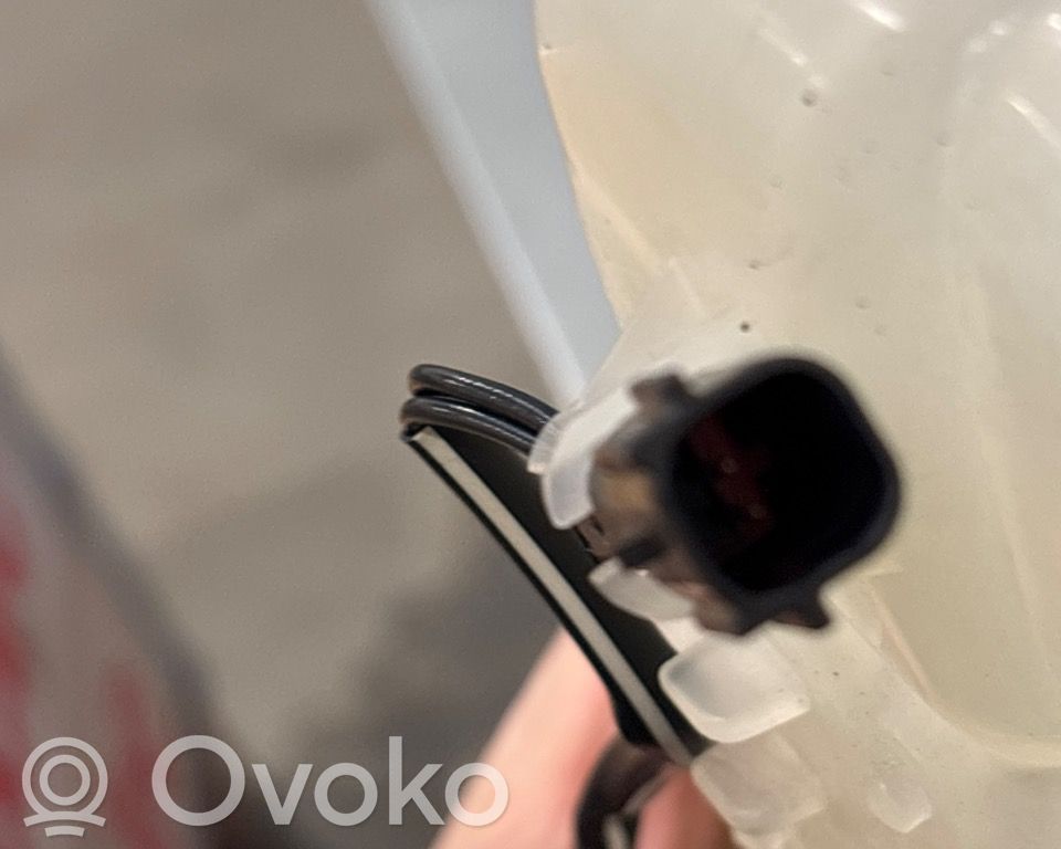 Volvo V40 Zbiornik wyrównawczy paliwa 