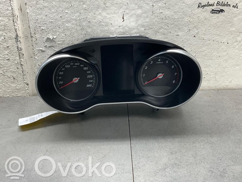 Mercedes-Benz C W205 Geschwindigkeitsmesser Cockpit 