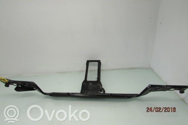 Jeep Cherokee KJ Pas przedni 