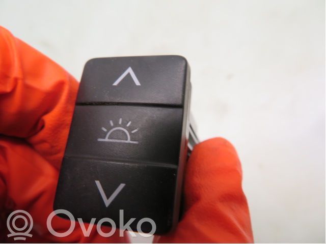 Toyota Land Cruiser (J150) Citu veidu slēdži / pogas / pārslēdzēji 