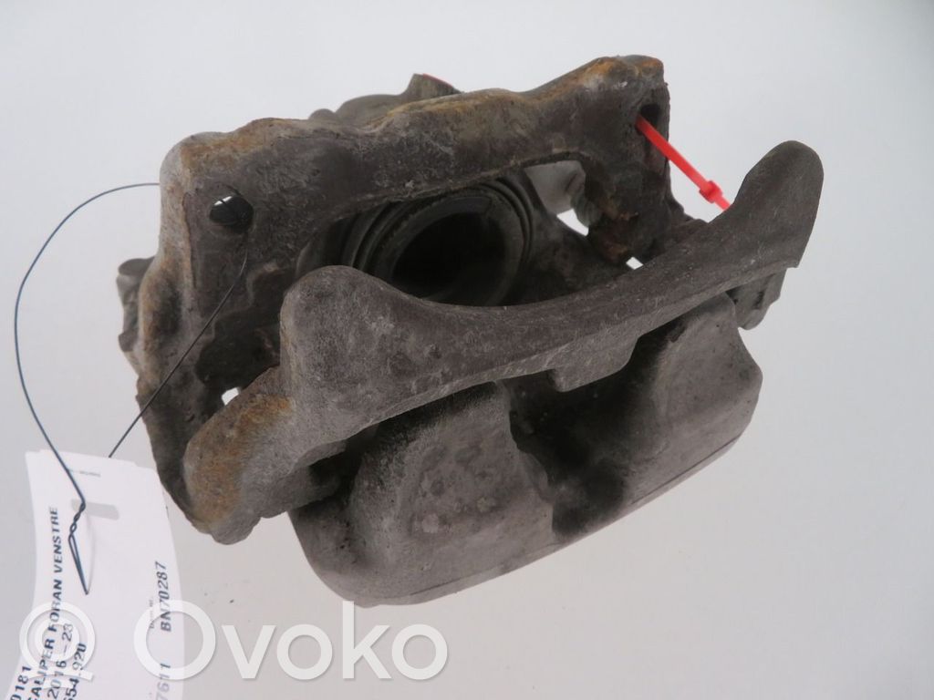 Mercedes-Benz E W213 Zacisk hamulcowy przedni 