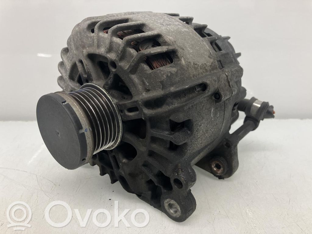 Volkswagen PASSAT B7 Generatore/alternatore