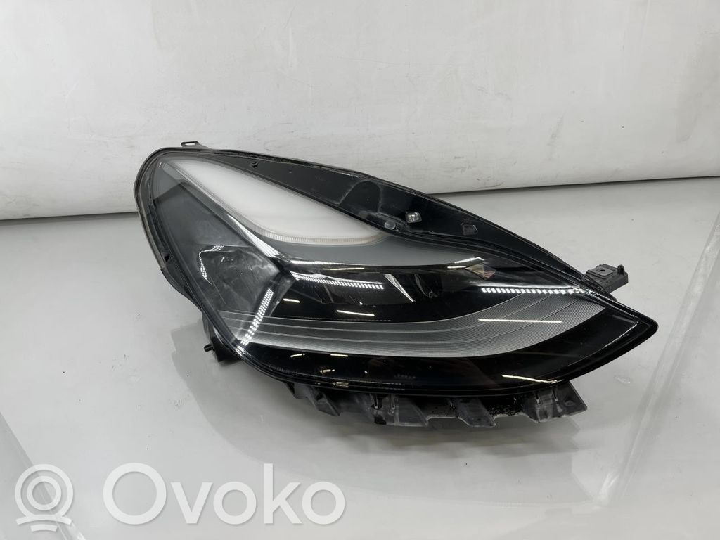 Tesla Model Y Lampa przednia