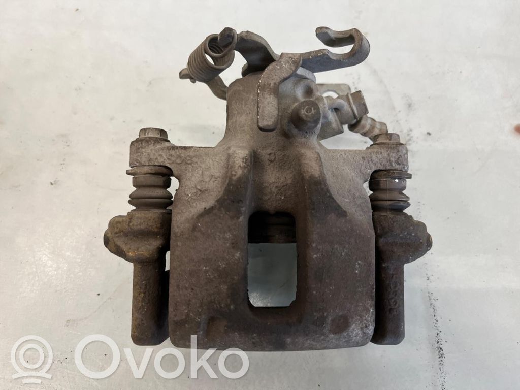 Toyota Auris E180 Tylny zacisk hamulcowy 