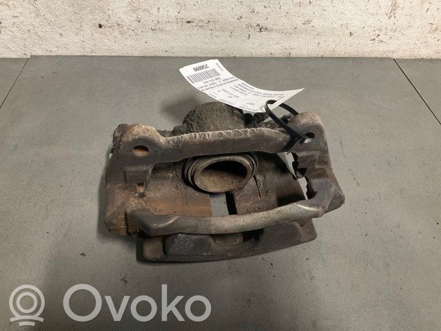 Volkswagen Golf VII Zacisk hamulcowy przedni 