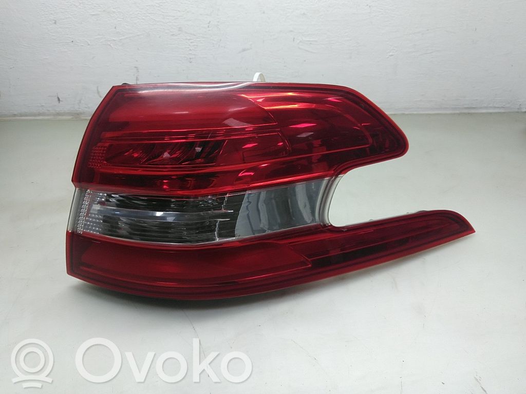 Peugeot 308 Aizmugurējais lukturis virsbūvē