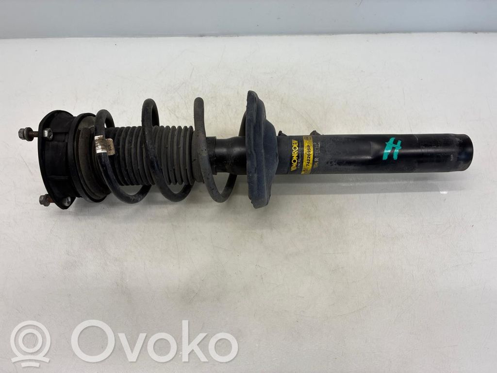 Volkswagen PASSAT B8 Amortyzator osi przedniej ze sprężyną 