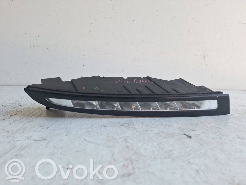 Lampa LED do jazdy dziennej   R038300,R039300