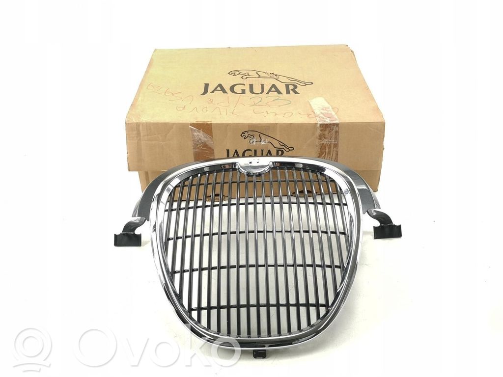 Jaguar S-Type Etupuskurin ylempi jäähdytinsäleikkö 