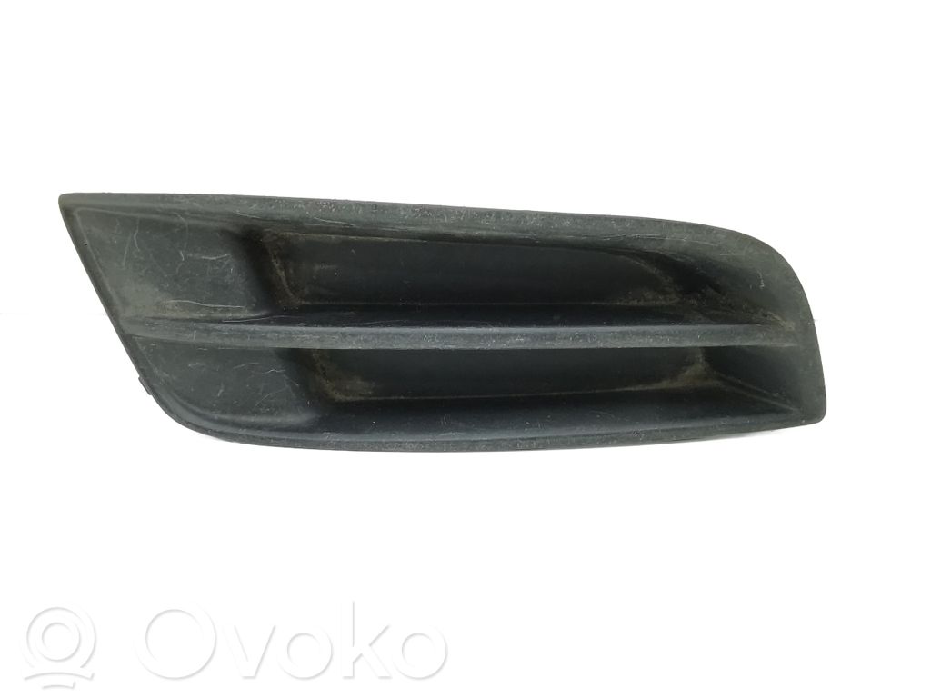 Toyota Corolla E120 E130 Etupuskurin alempi jäähdytinsäleikkö 