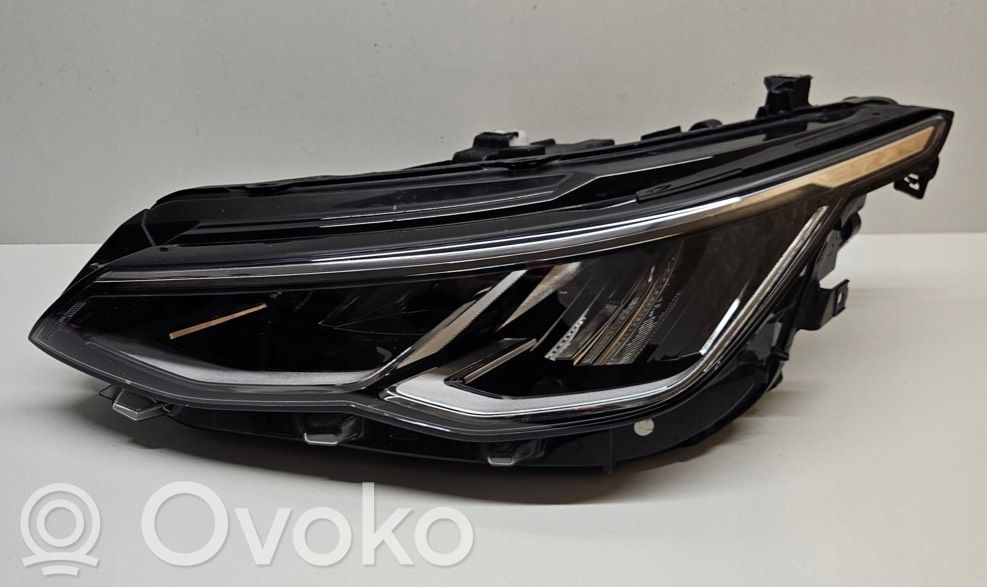Volkswagen Golf VIII Faro/fanale 