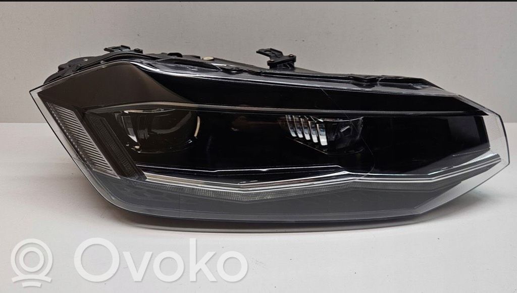 Volkswagen Polo VI Lampa przednia 