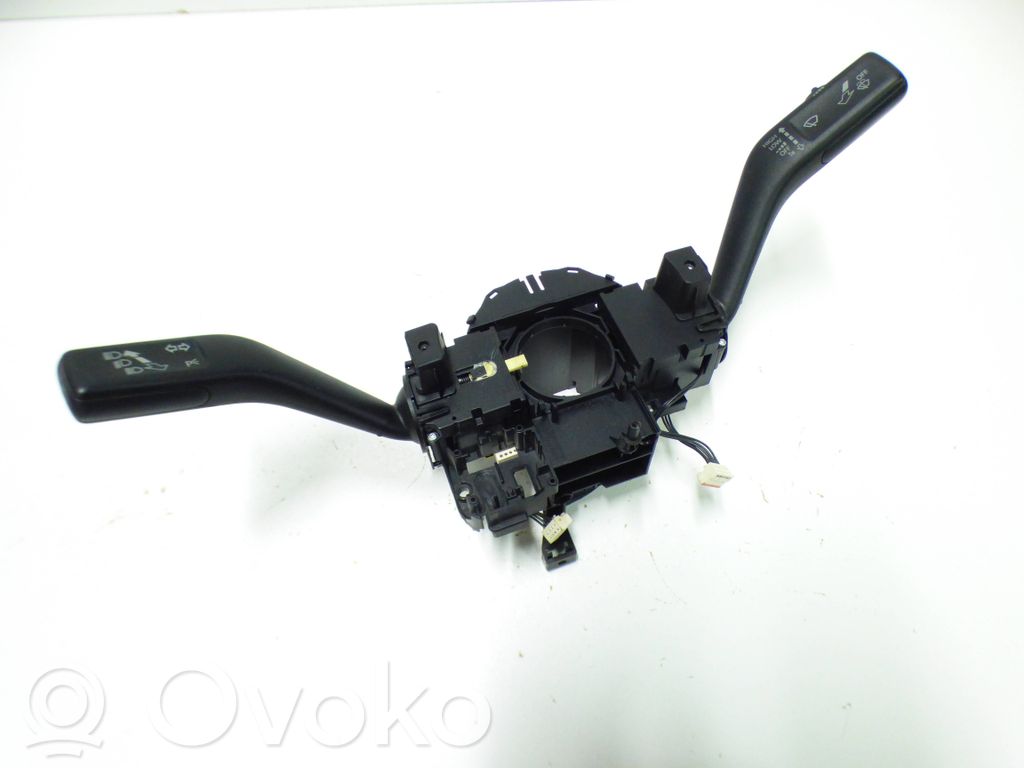 Volkswagen PASSAT CC Interruptor/palanca de limpiador de luz de giro 
