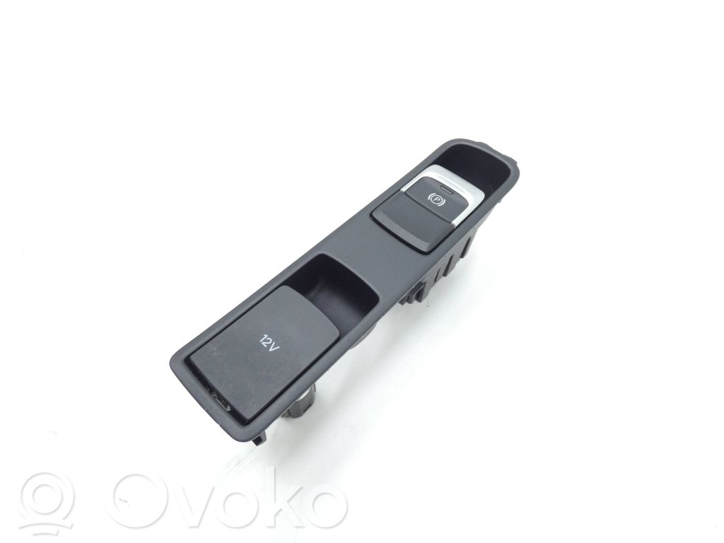 Audi Q3 8U Presa 12V (anteriore) 