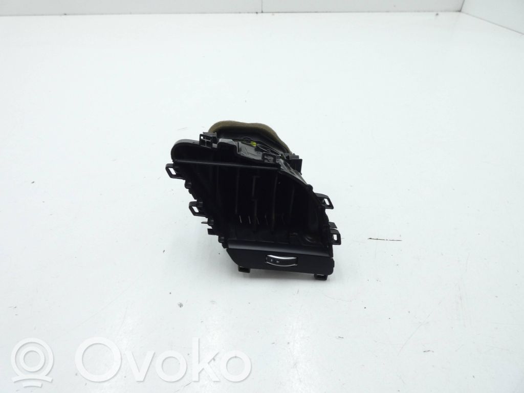 Dysze / Kratki nawiewu deski rozdzielczej   8T2820902G,706038318