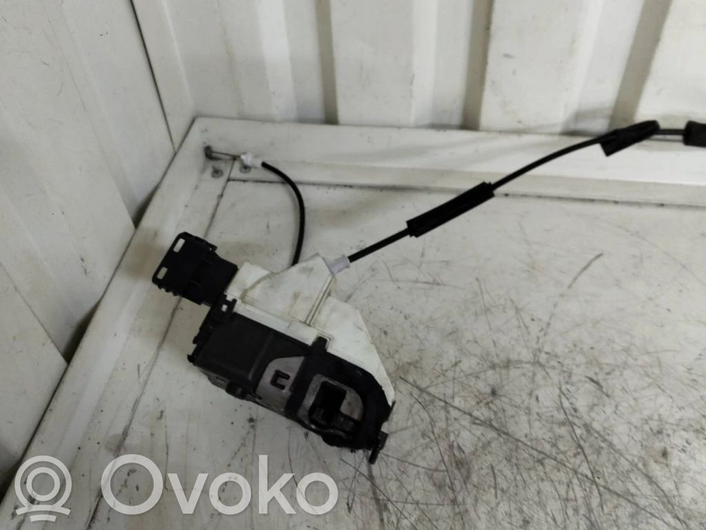 Priekšpusē slēdzene   574387,1288A128716,A01777