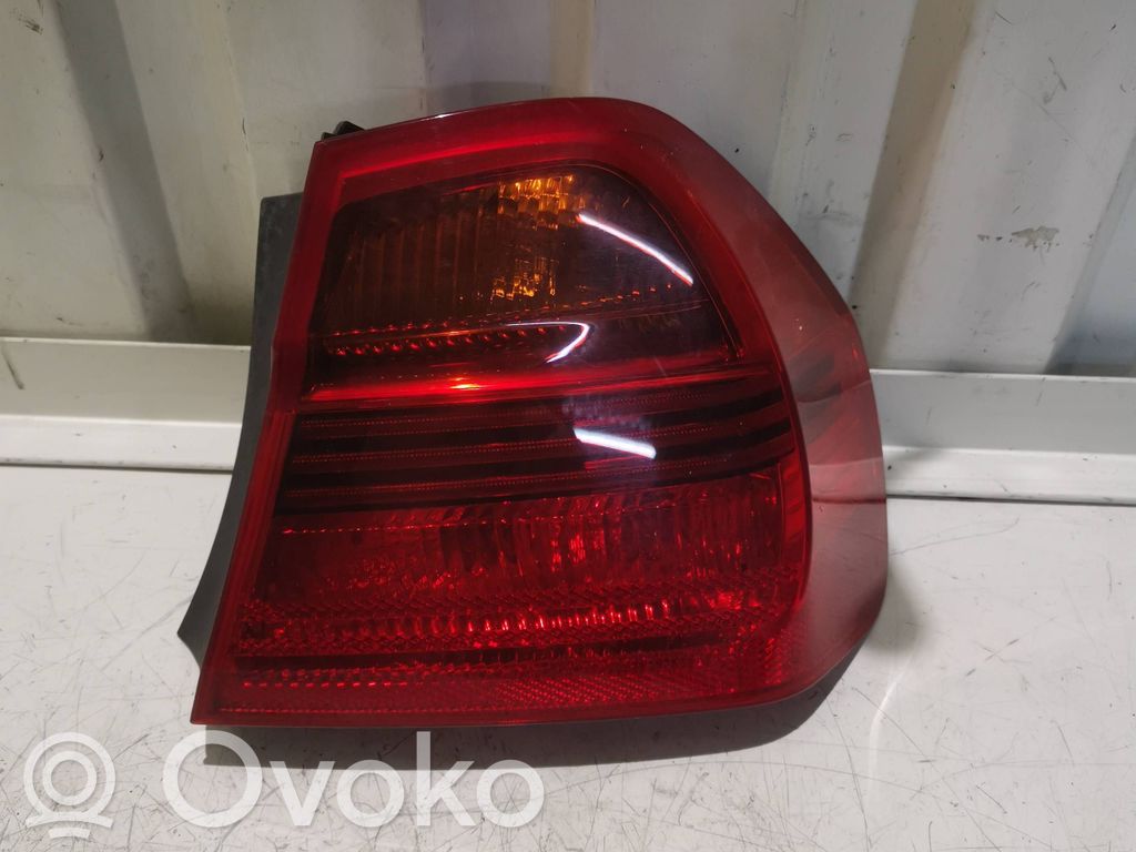 Rear/tail lights   6937458