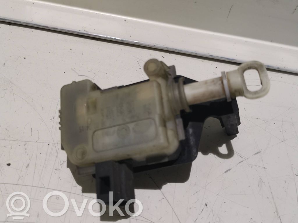 Seat Ibiza III (6L) Siłownik zamka tylnej klapy bagażnika 