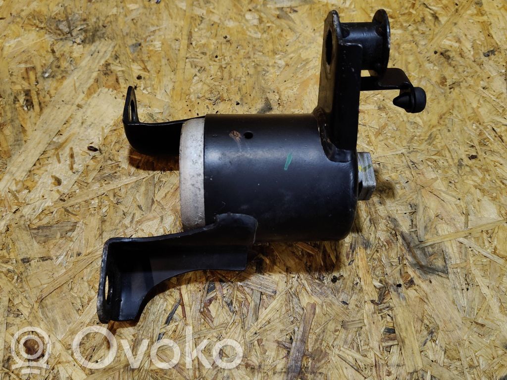 Ford Ecosport Engine mount bracket 