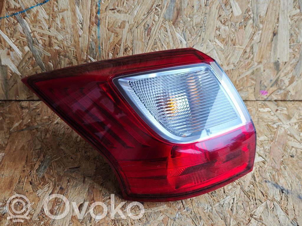 Ford C-MAX II Takaluukun takavalot 