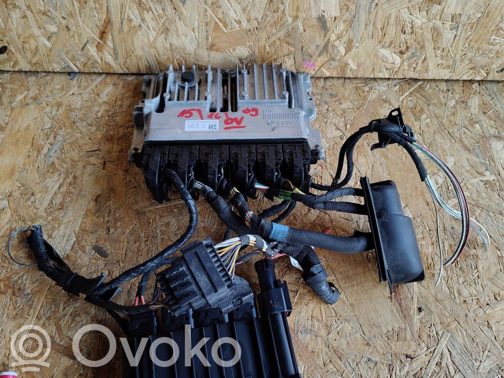 BMW 1 F40 Engine control unit/module 
